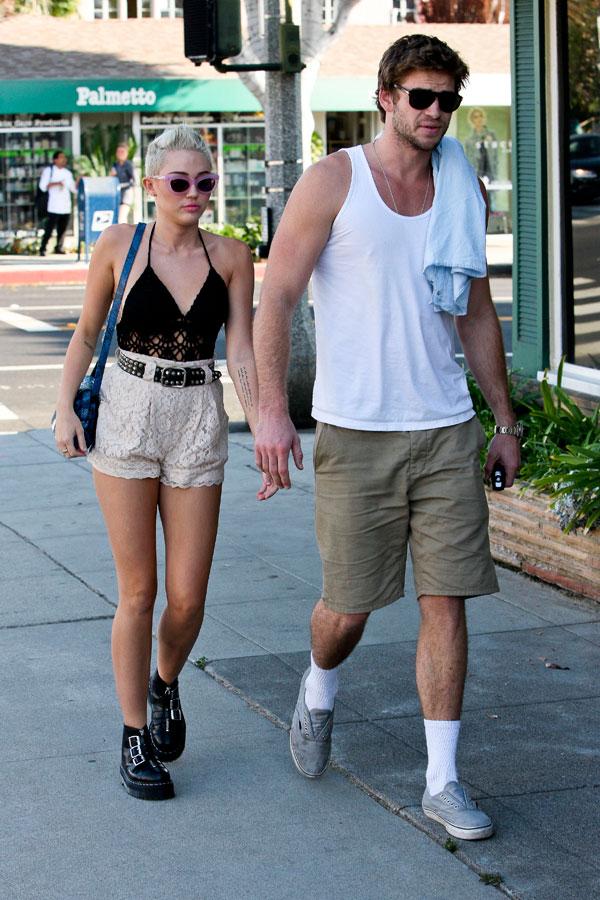 Miley cyrus liam hemsworth support01