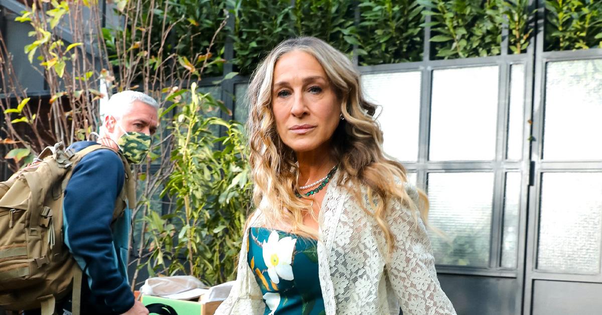 downcast sarah jessica parker spotted out for first time since revealing heartbreaking death of stepfather pp