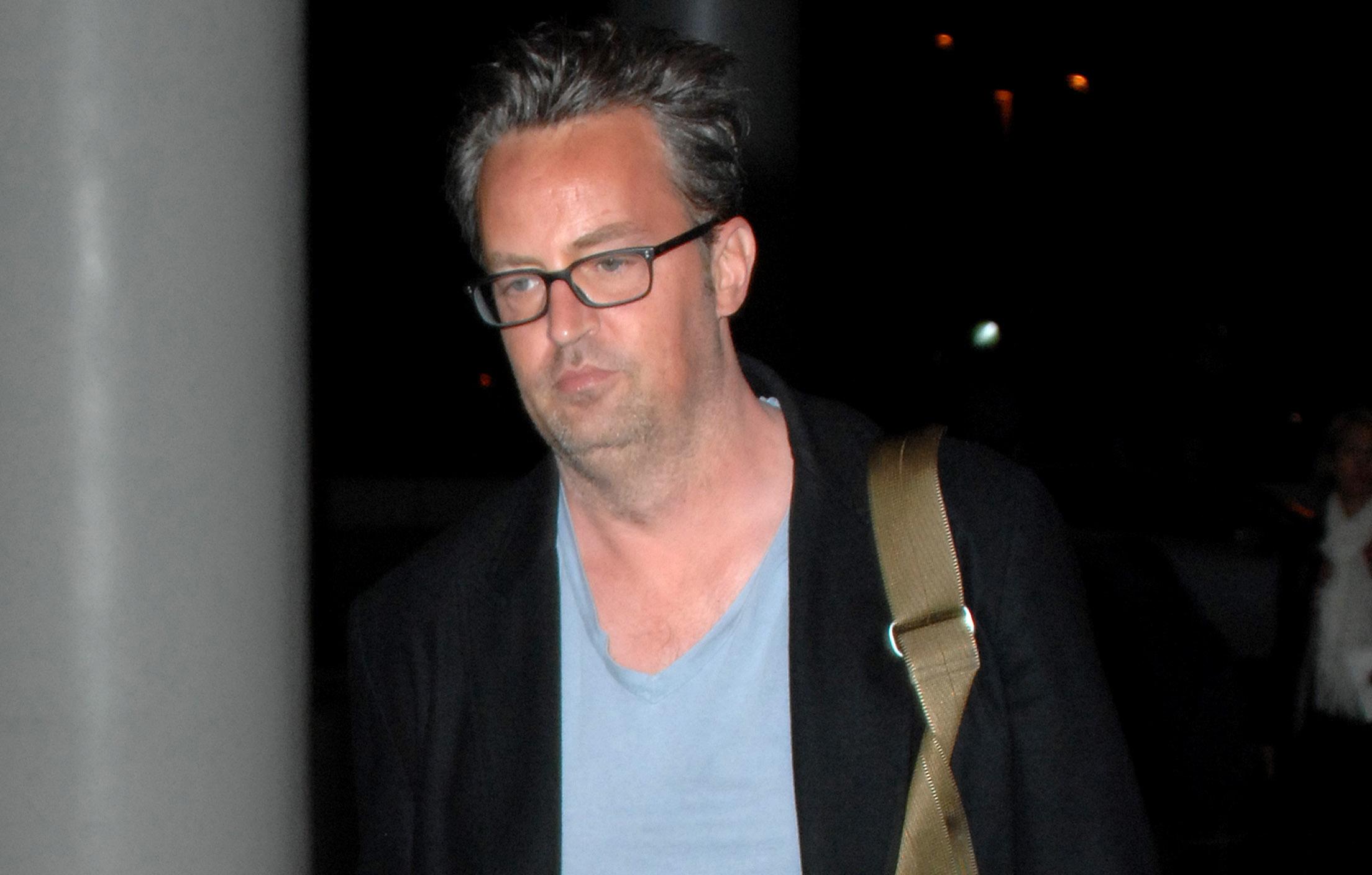 matthew perry reveals he received really nice texts from a few friends costars