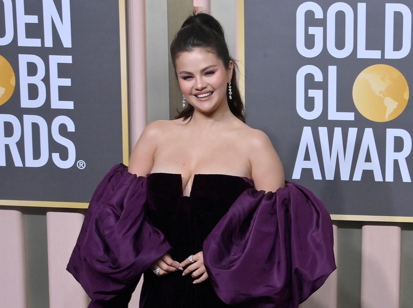 gomez: Selena Gomez gets trolled for her appearance at Golden Globes 2023;  hits back in live video - The Economic Times