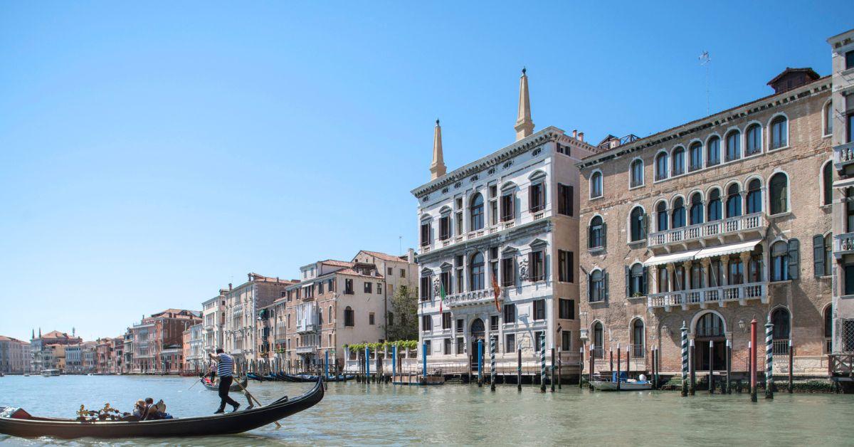 jeff bezos lauren sanchez low key wedding italy
