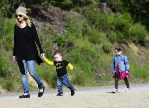 2011__02__FP_6695359_Richie_Nicole_FP4_020511 300&#215;218.jpg