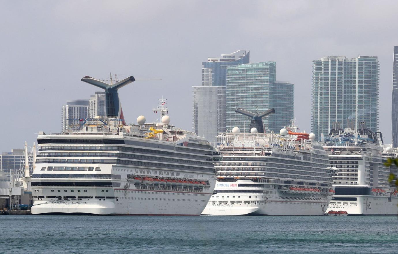 man missing jumped overboard carnival cruise ship