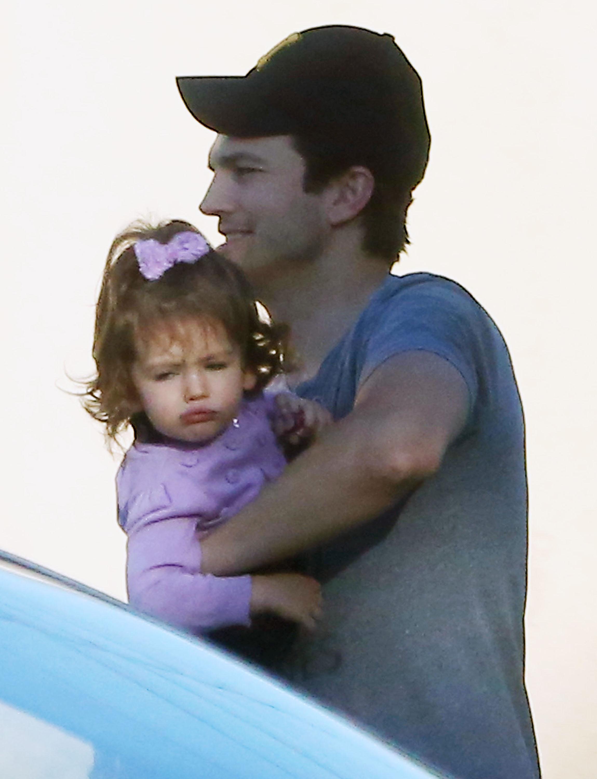 Exclusive&#8230; Pregnant Mila Kunis &amp; Ashton Kutcher Out In LA With Their Daughter