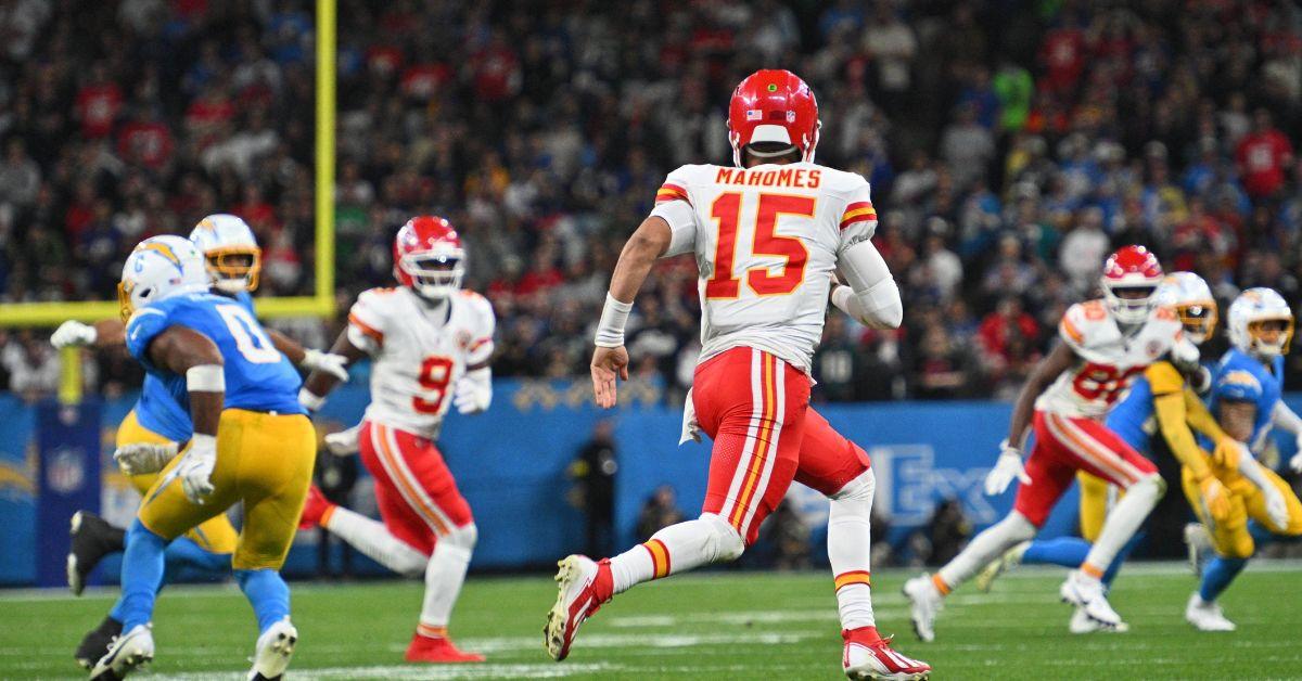 image of Patrick Mahomes’ torn ACL officially ends his season with the Chiefs.