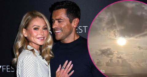 Photo of Kelly Ripa and Mark Consuelos