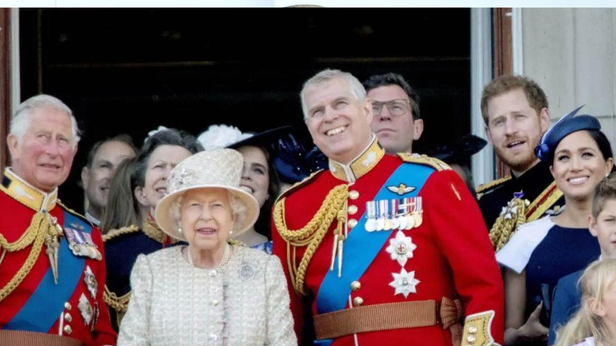 image of royal family