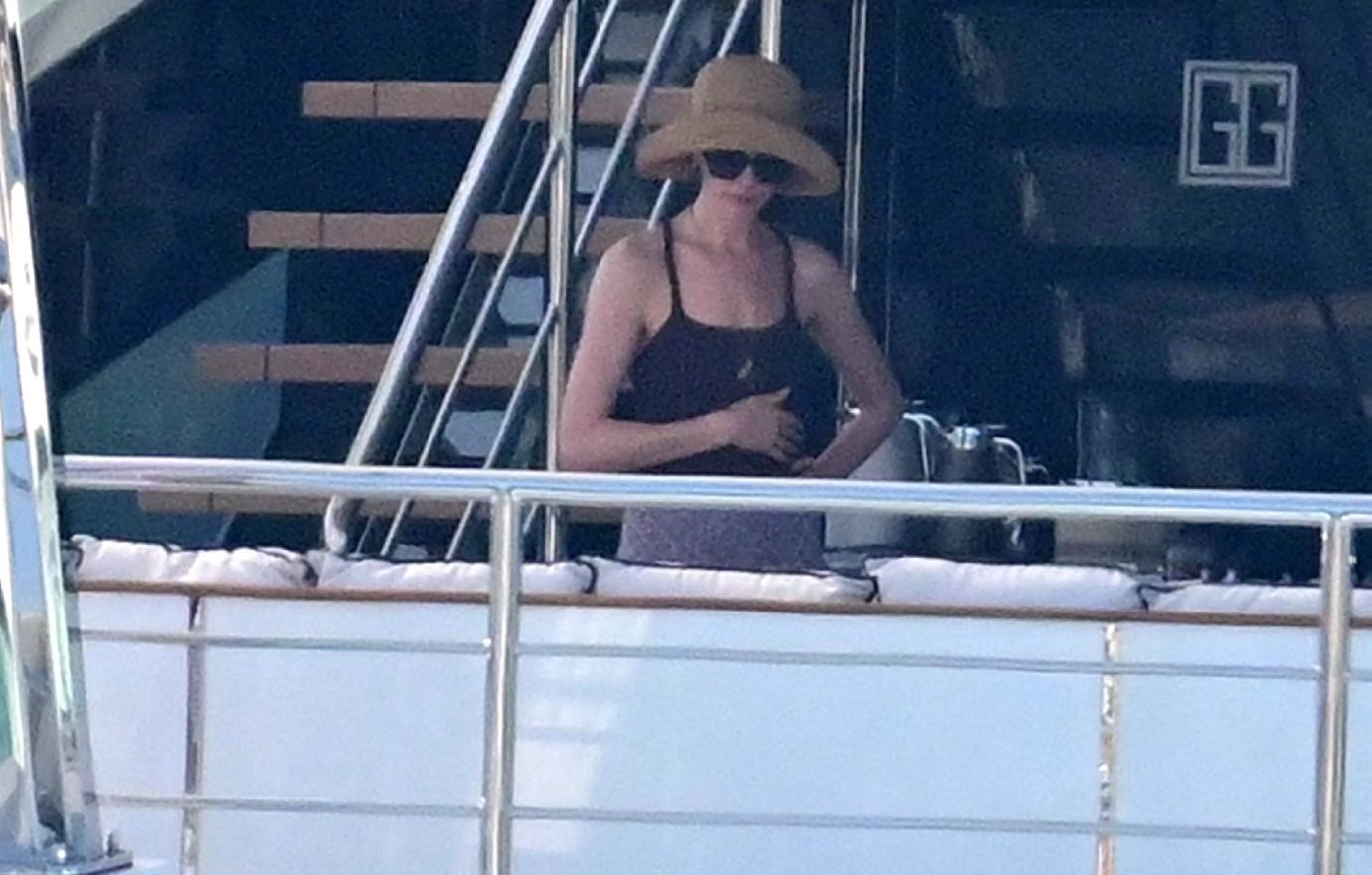 anne hathaway yacht greek islands