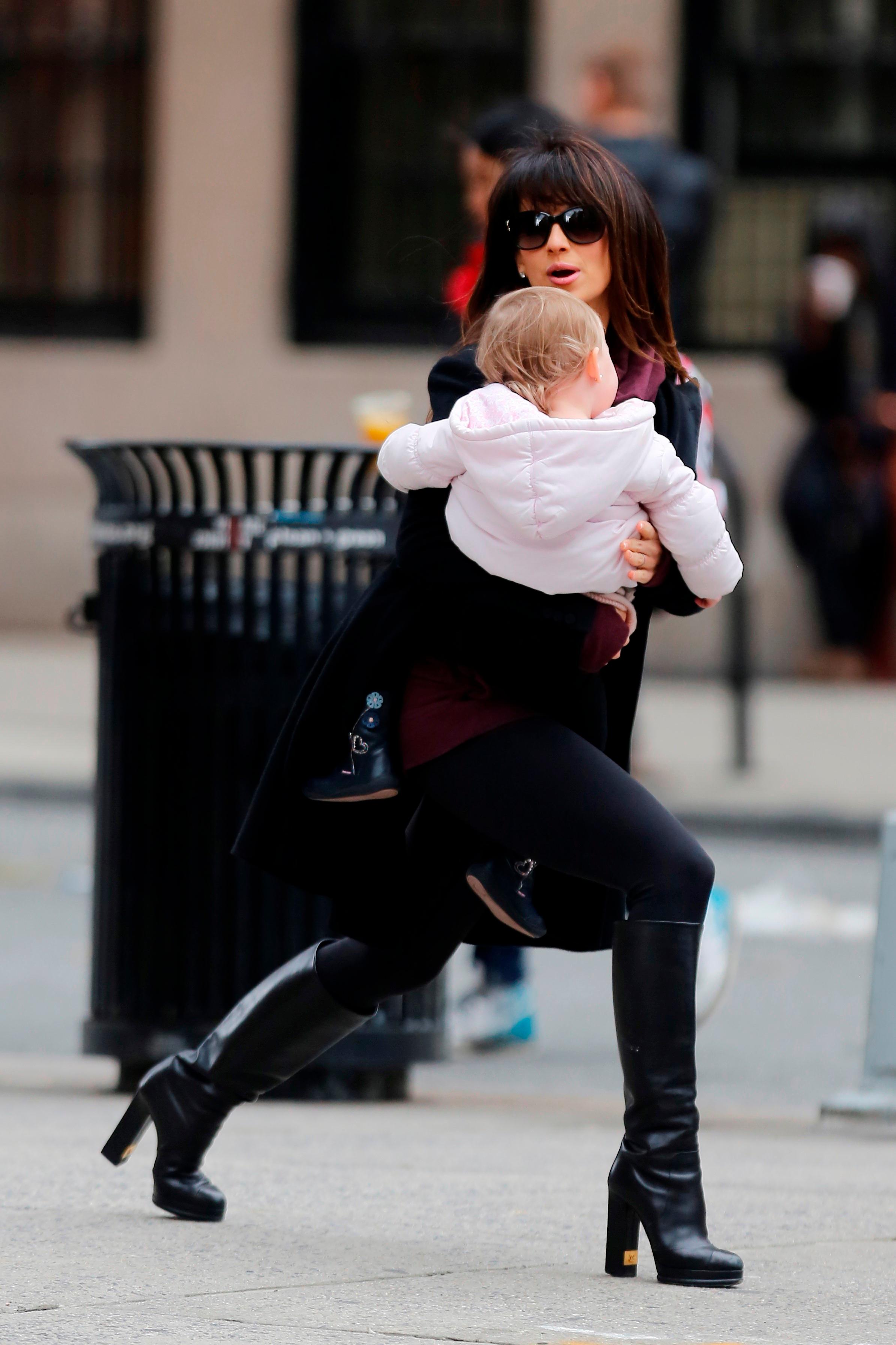 Hilaria baldwin yoga poses nyc street 04