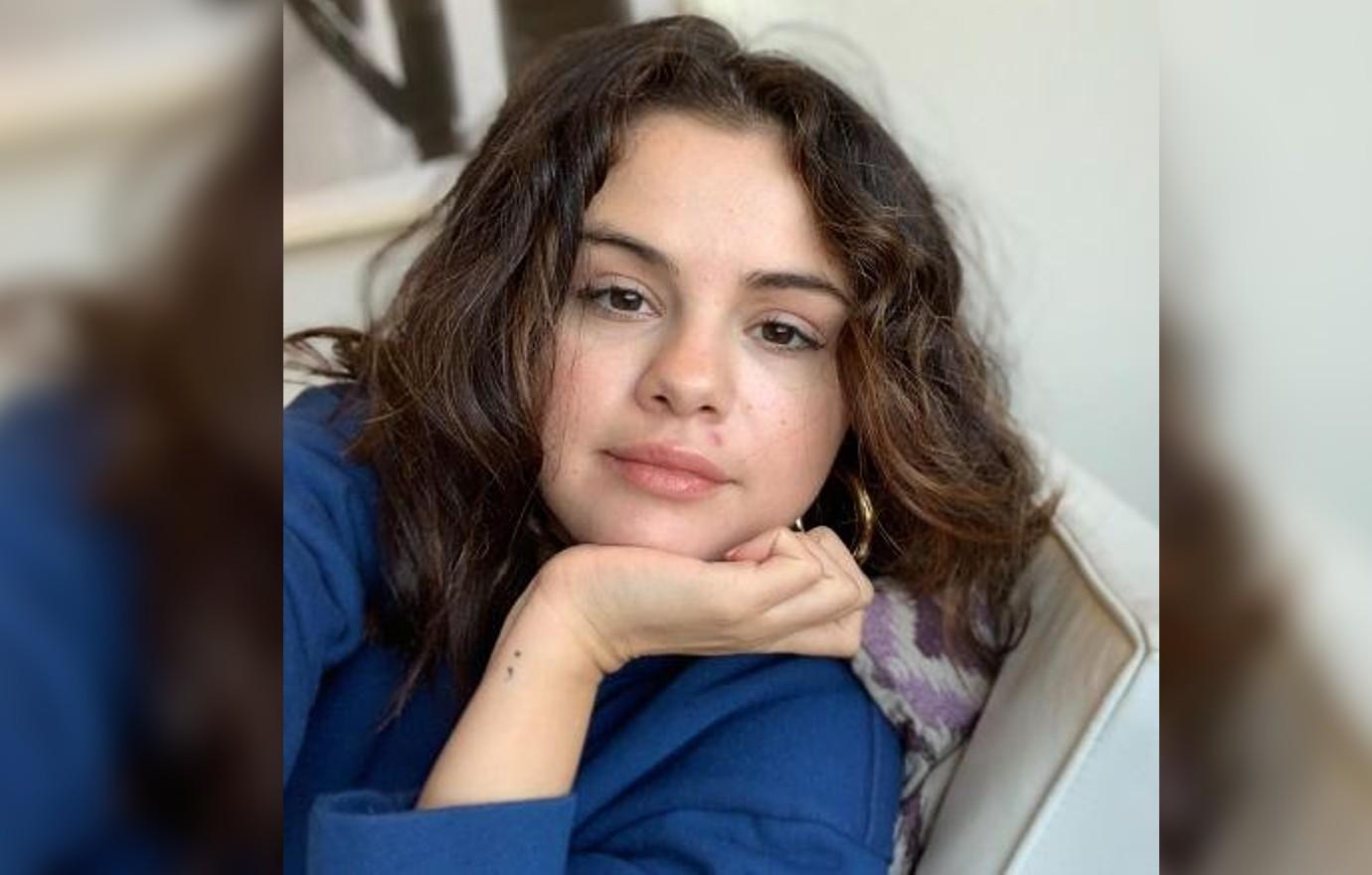 selena gomez shows off natural beauty fresh faced photos