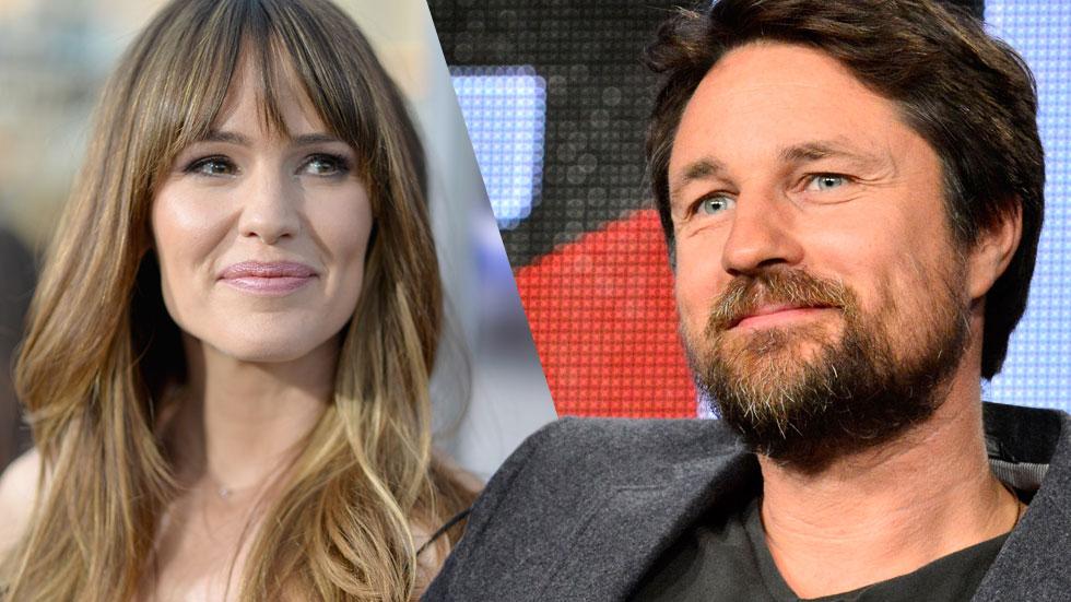 Rebound Romance Jennifer Garner Flirting With Co Star Martin Henderson While Ben Affleck Denies Dating The Nanny