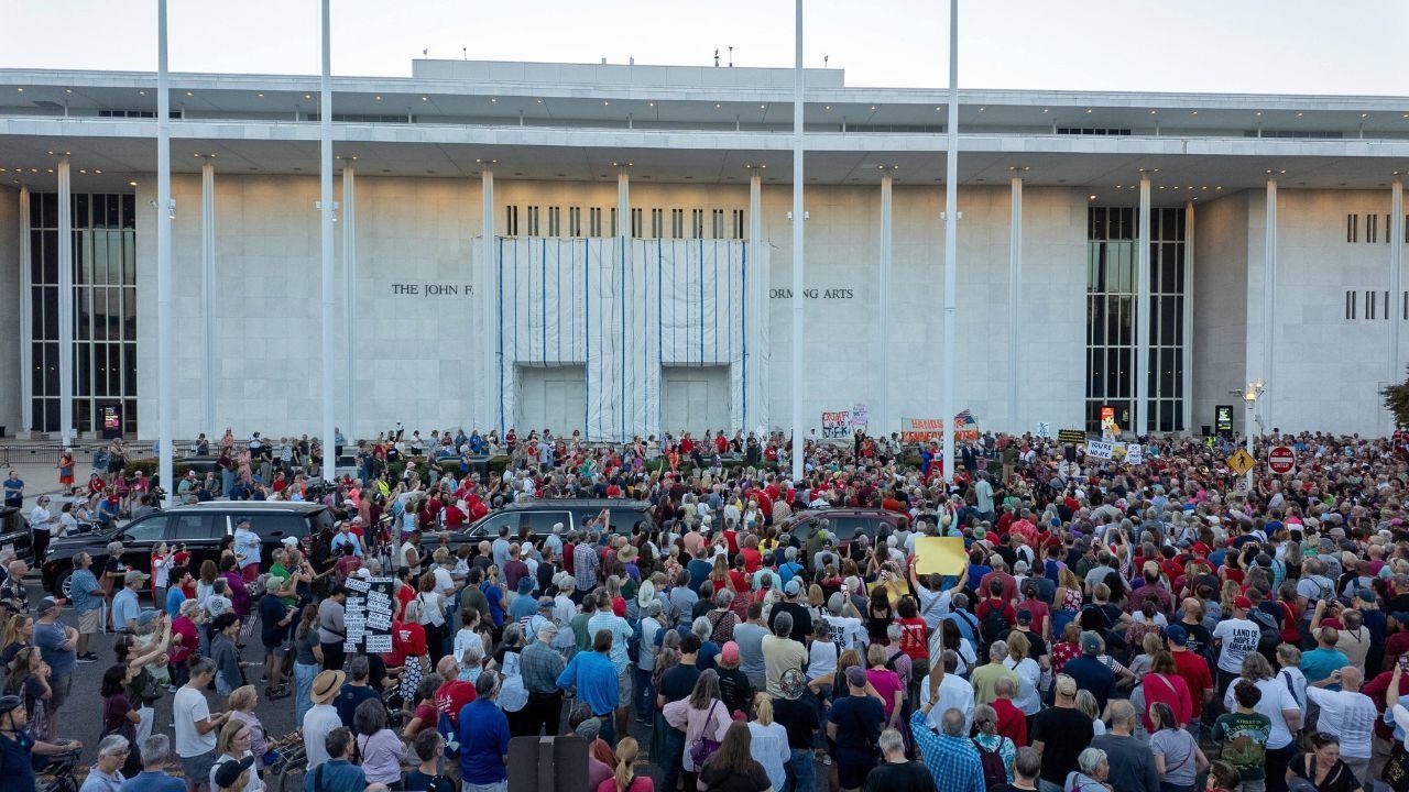 Photo of Trump's meddling in the Kennedy Center has reportedly caused its financial ruin.