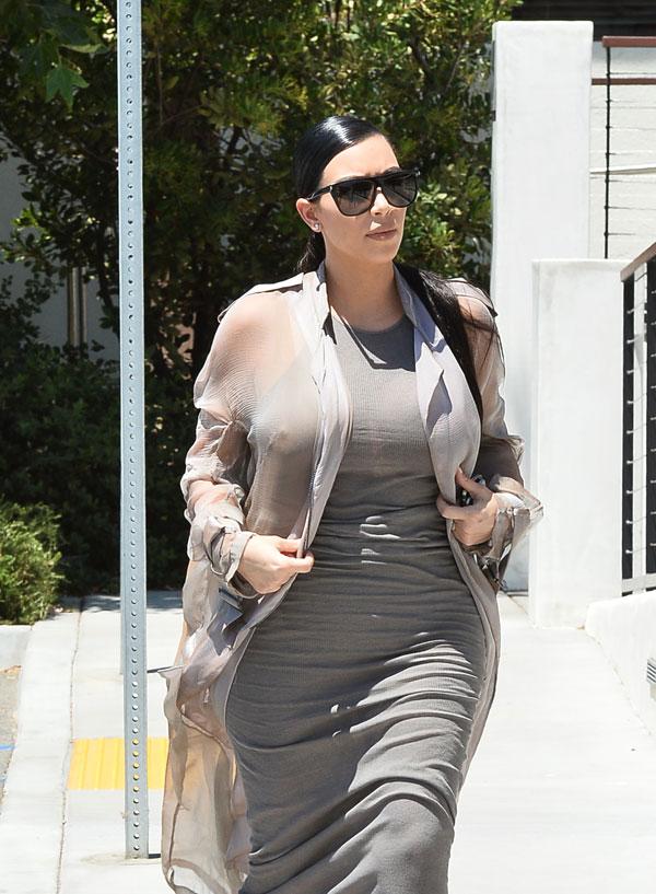 Kim kardashian hidden baby bump5