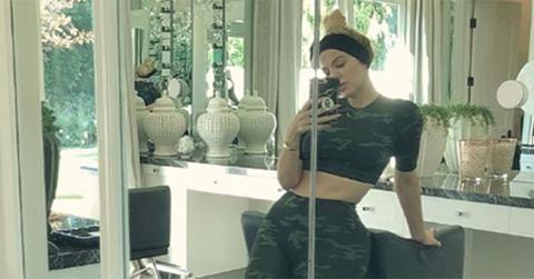 Khloe kardashian shows revenge abs main