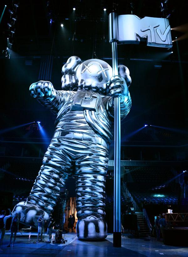 MTV VMA Moonman