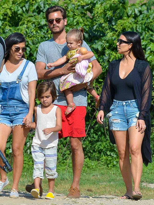 Kim Kardashian steps out with Kourtney Kardashian and her family in Southampton