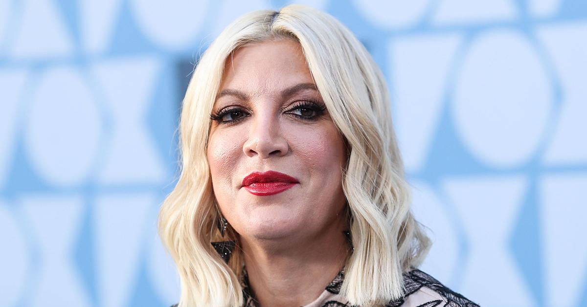 tori spelling posts quote living in a world that is constantly trying to crush you dean mcdermott is not wearing his ring