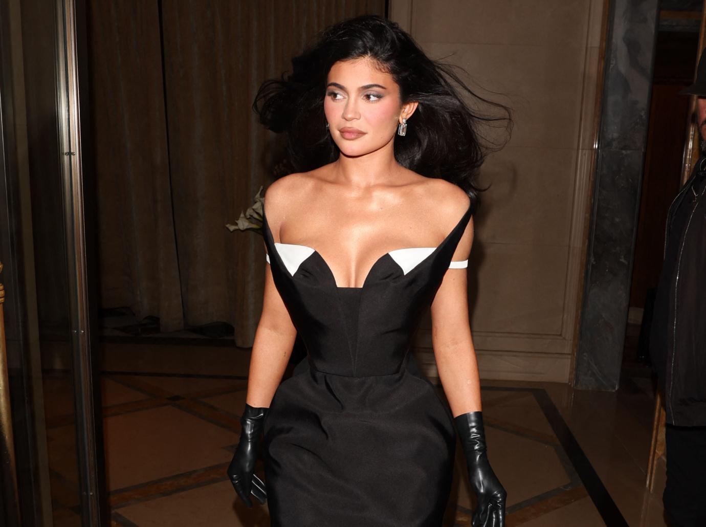 Kylie Jenner wears a super short minidress as she takes centre stage at a  family event - Mirror Online