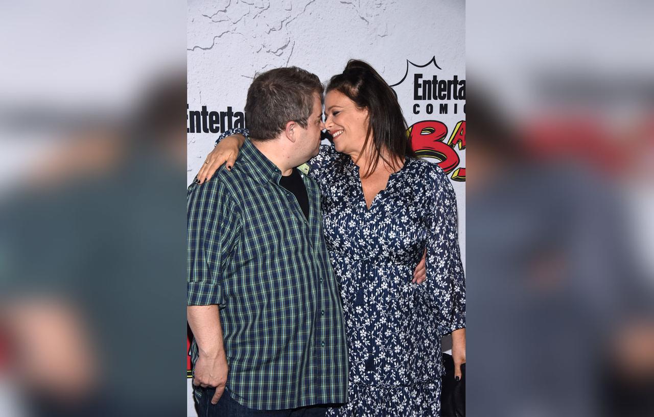 Newly Engaged Patton Oswalt Meredith Salenger Kiss At Comic Con