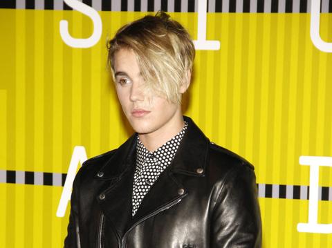 Justin Bieber's Underwear Pictures Leave Fans Unimpressed