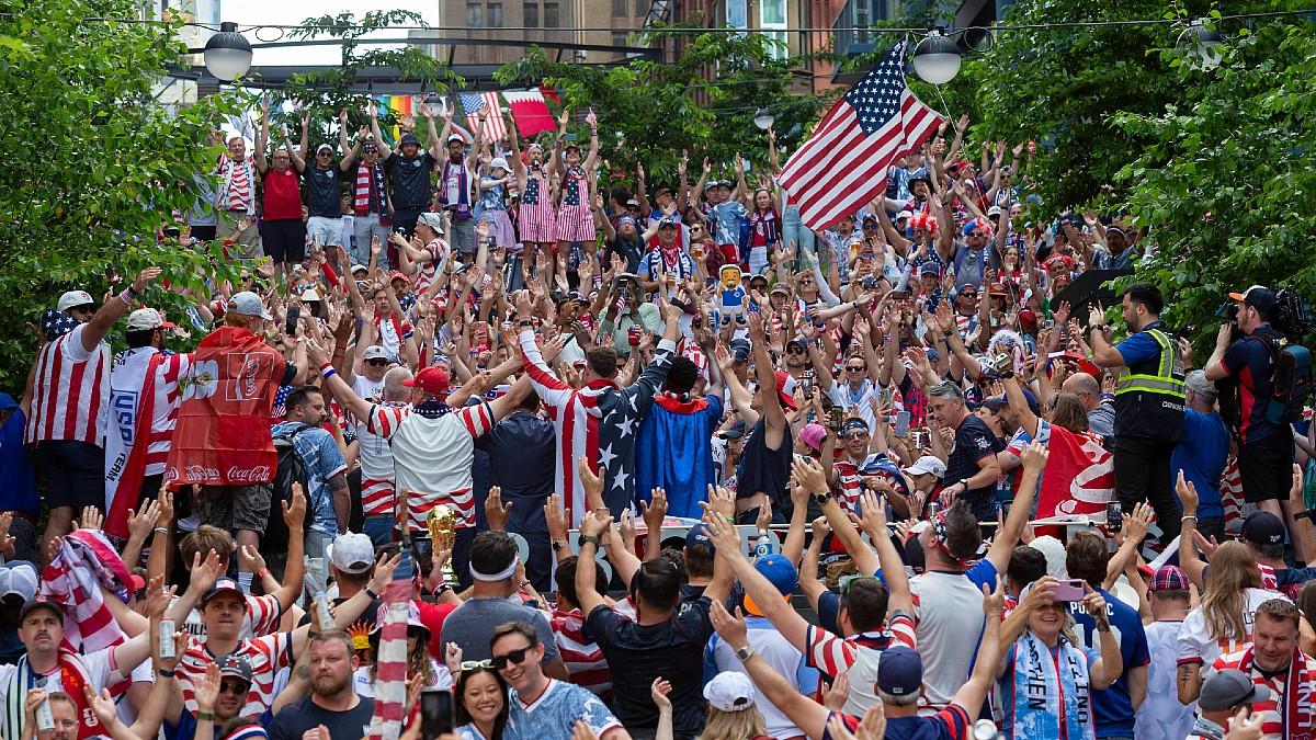 world cup crowd mega