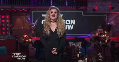 kelly clarkson vampire halloween costume fans reactions