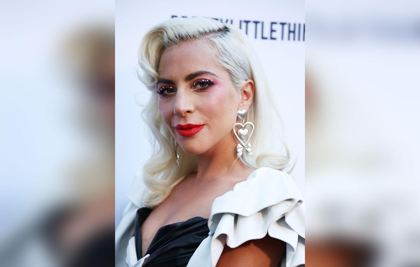 Lady Gaga Red Carpet Amanda Knox Twitter Feud