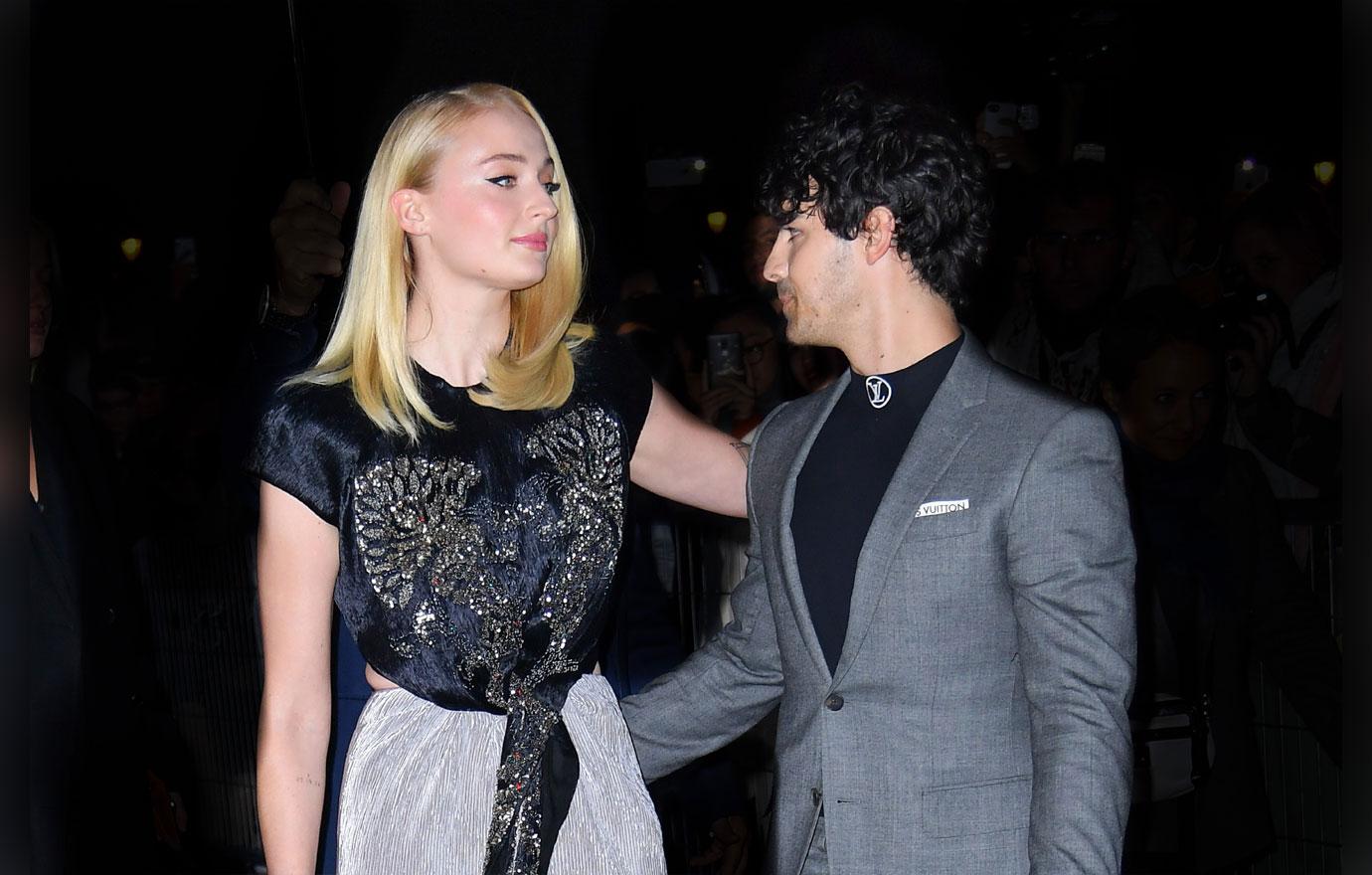 Joe Jonas & Sophie Turner Finally Make First Red Carpet Appearance  Together!: Photo 4157719, Fashion, Joe Jonas, Sophie Turner Photos