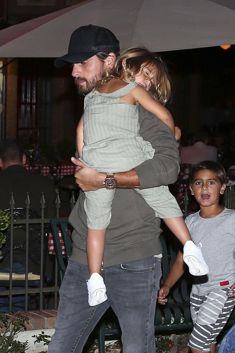 Kourtney kardashian scott disick back together out with kids 5