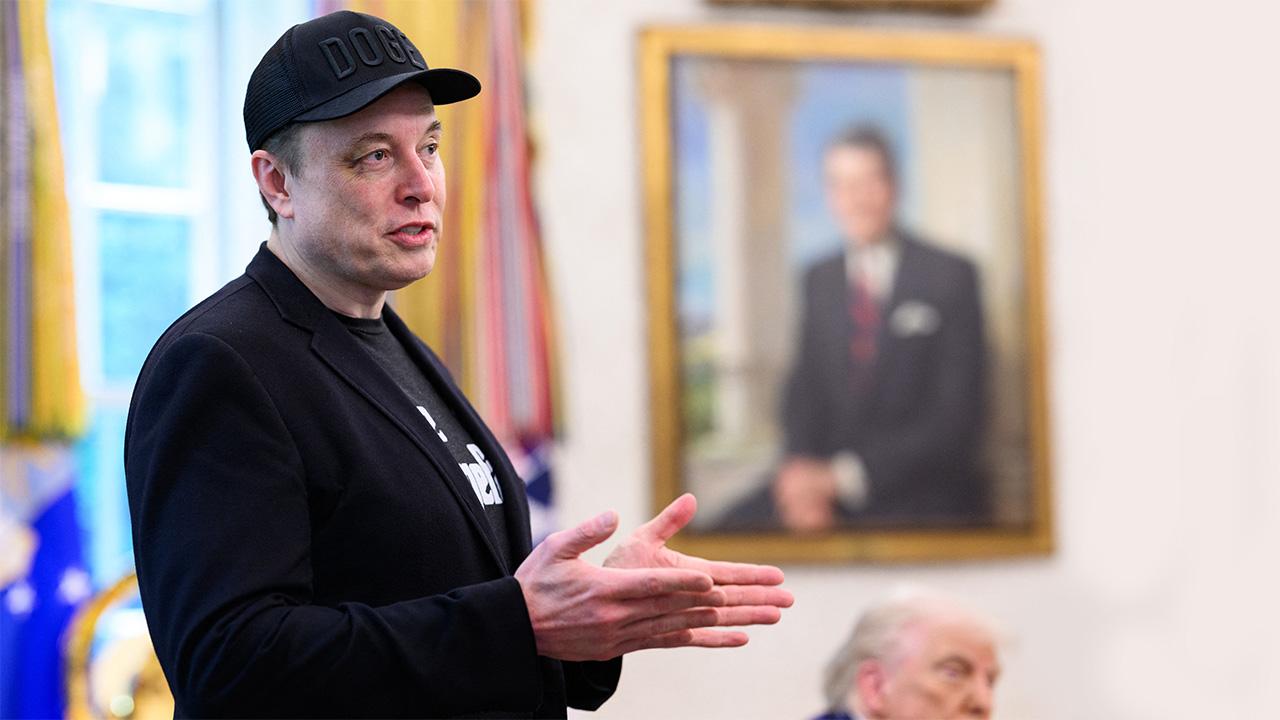 Image of Musk fired back at Swisher with a not-so-veiled threat.