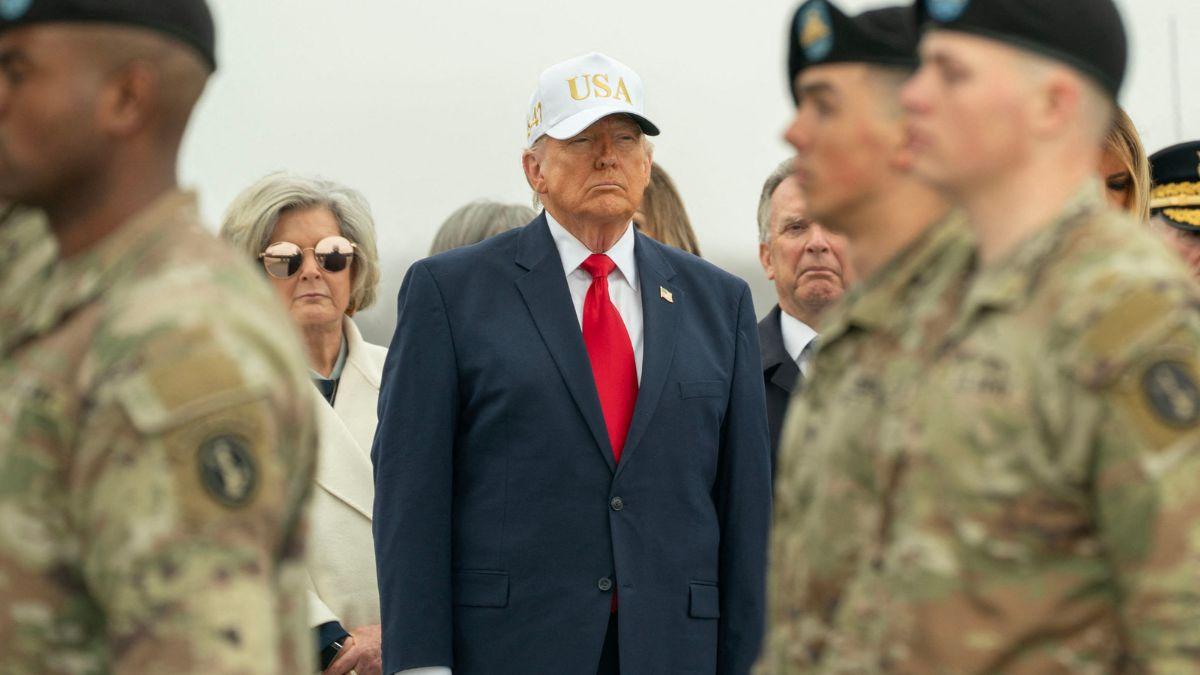 Image of The comedian questioned whether the president’s hat was appropriate for the solemn event.