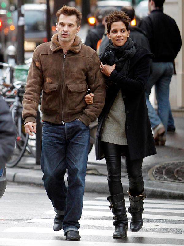 Halle Berry And Olivier Martinez Go For Romantic Stroll In Paris