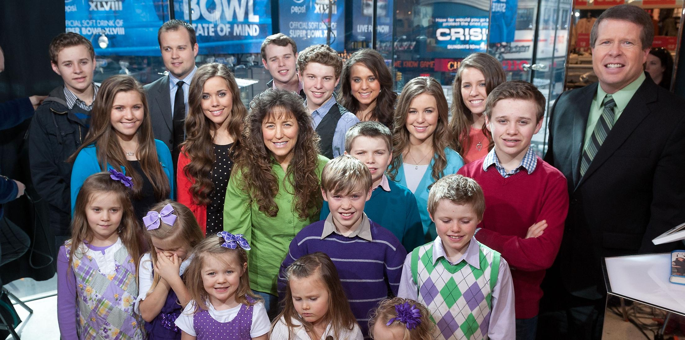 Robert Wagner And The Duggar Family Visit &#8220;Extra&#8221;