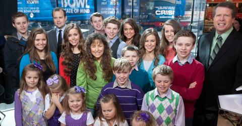 Robert Wagner And The Duggar Family Visit “Extra”
