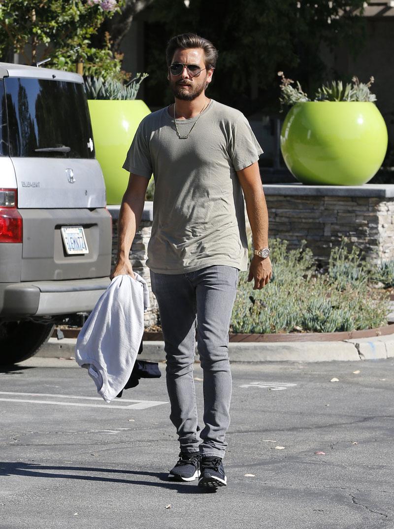 Scott disick partying khloe kardashian worried kuwtk 00