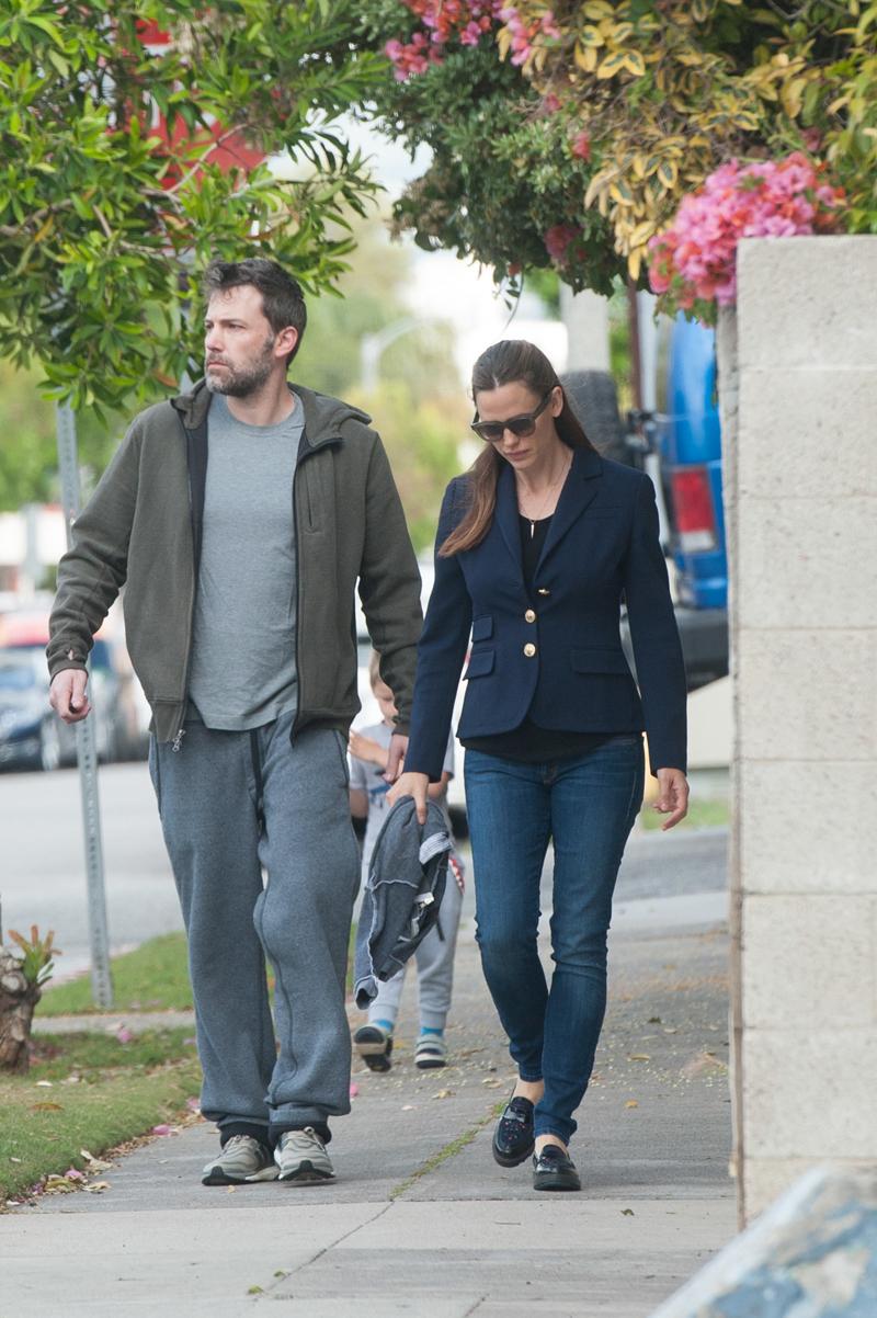 EXCLUSIVE: Ben Affleck and Jennifer Garner intimate talks