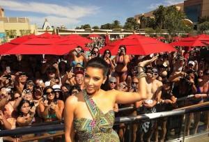 2011__04__Kim Kardashian_WET R1095BA 300×204.jpg