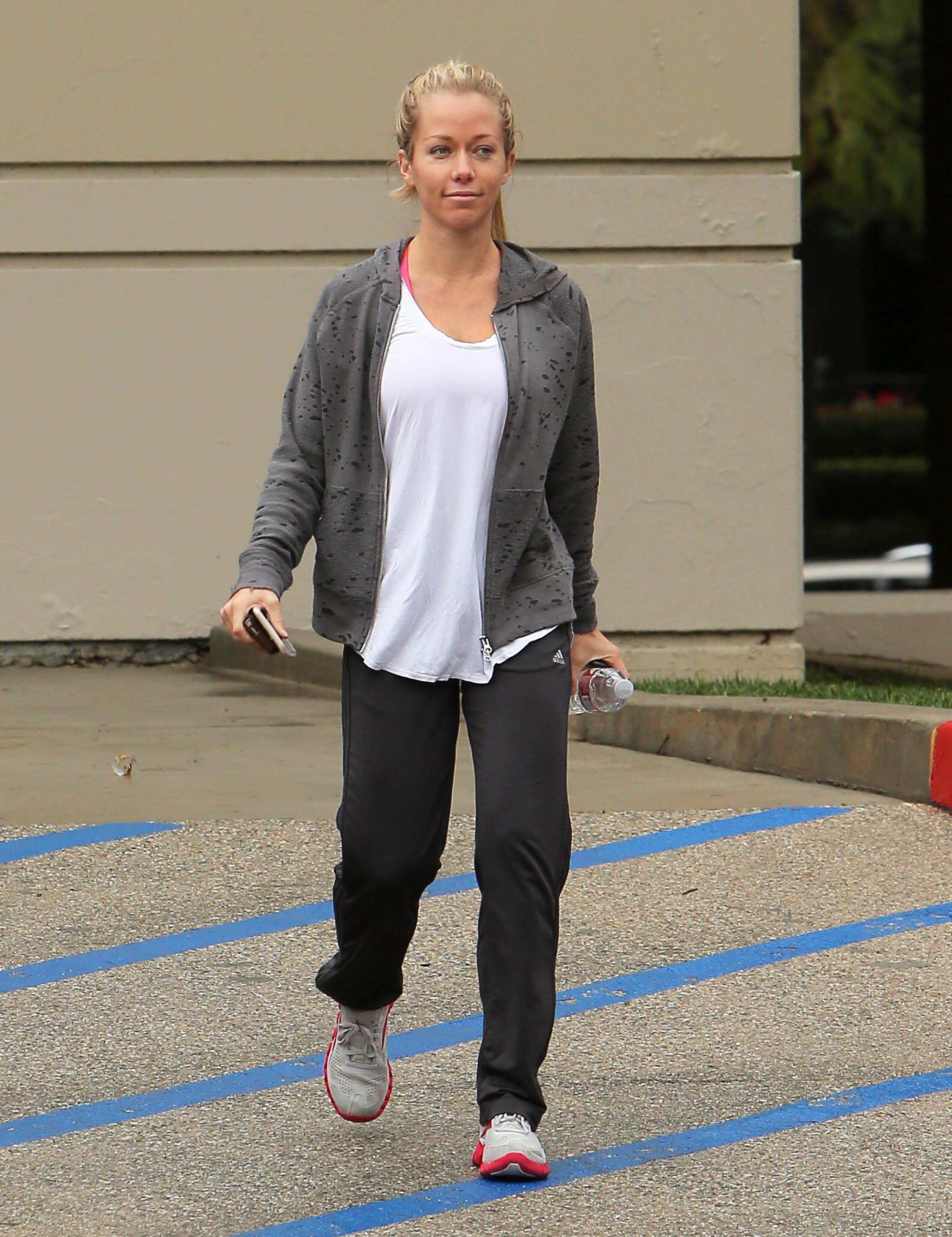 Kendra Wilkinson Hits The Gym