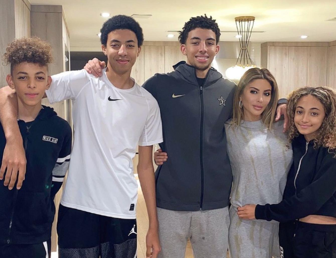 larsa pippen house family pic insta