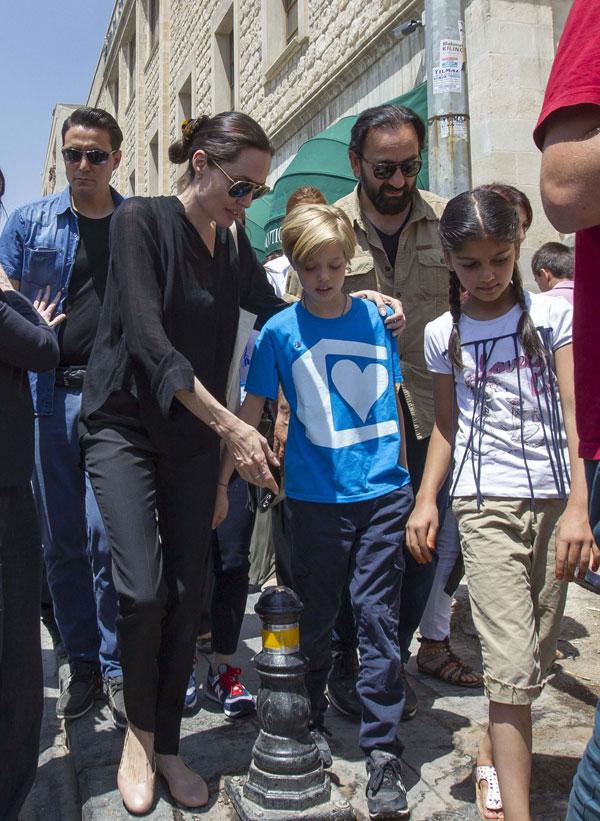 Shiloh jolie pitt grown up angelina brad 07