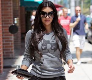 2010__08__Kim_Kardashian_Aug2_main 300&#215;263.jpg