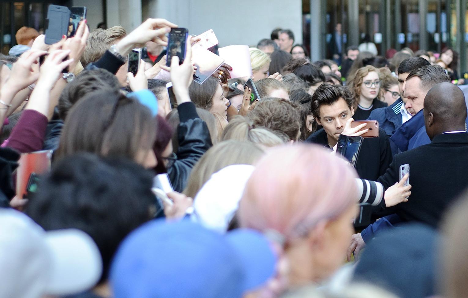 Harry Styles Dunkirk Stalkers Bodyguards 07