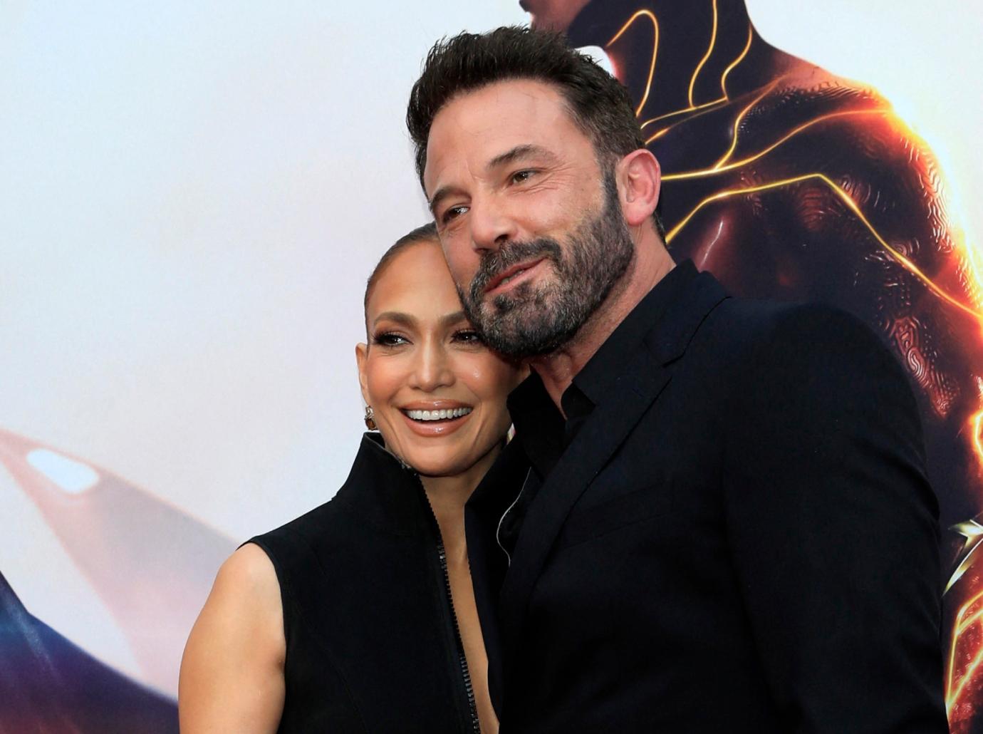 jennifer lopez avoids kissing ben affleck lips divorce rumors