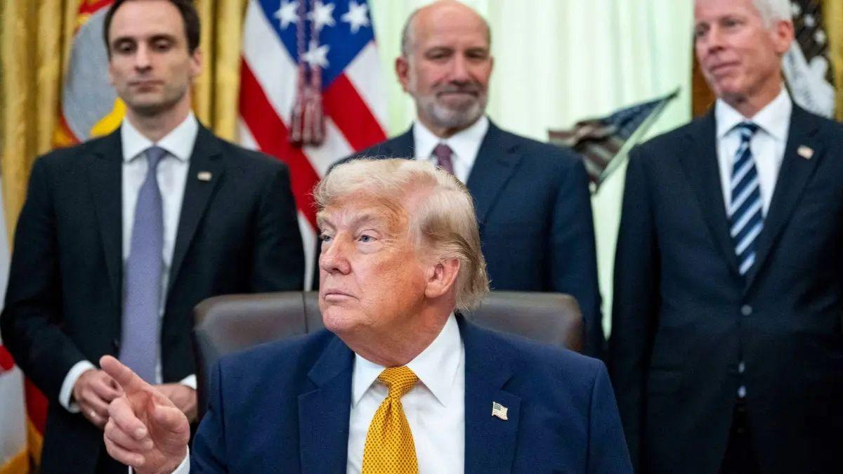 Photo of Donald Trump reportedly stopped taking his hair-loss medication.