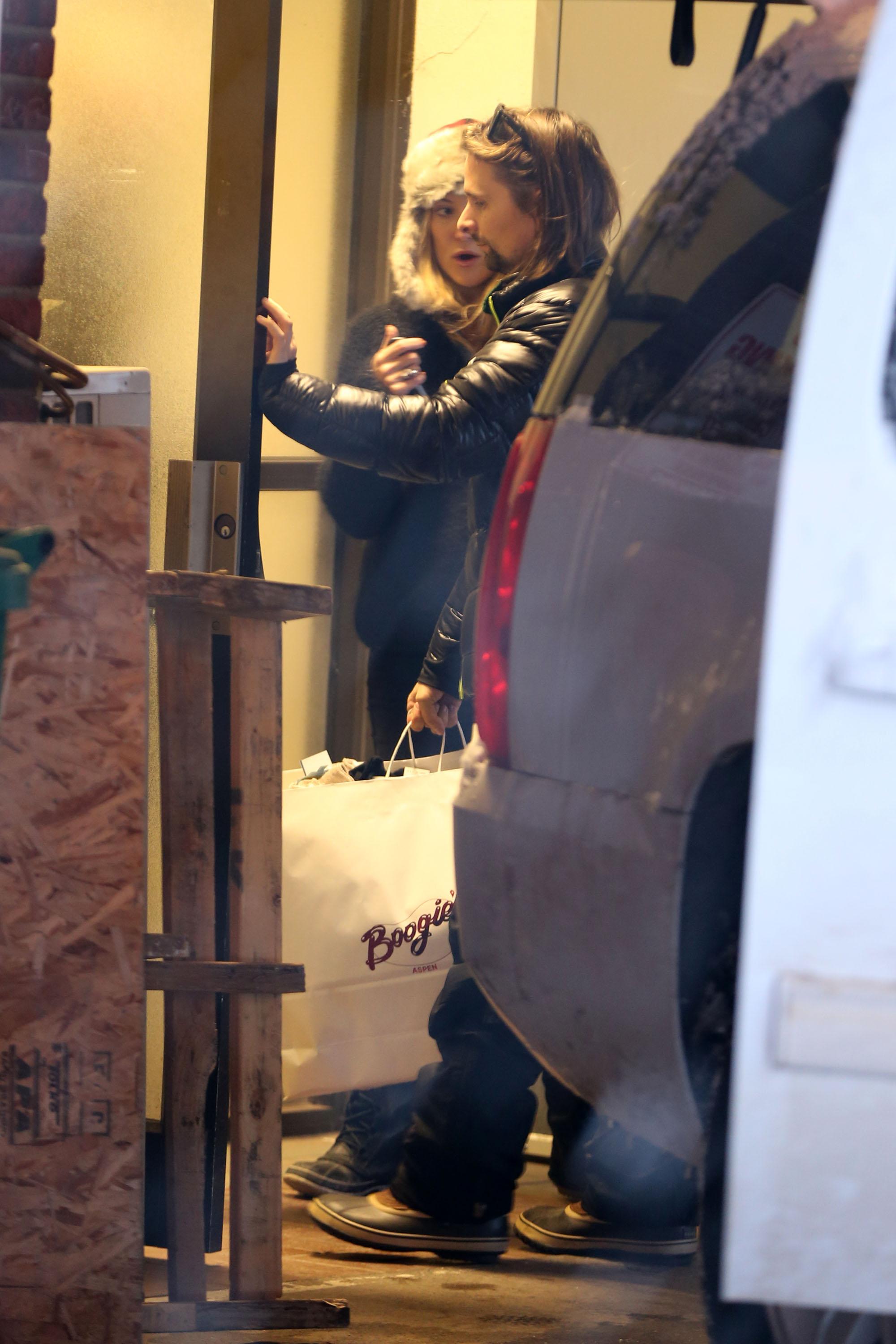 Kate Hudson and Matthew Bellamy spotted doing some last minute Christmas shopping in Aspen, Colorado