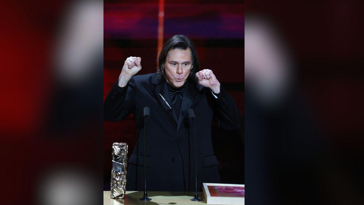 image of Jim Carrey's appearance went viral. 