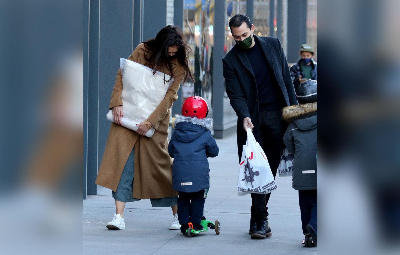 Katie Holmes and Emilio Vitolo were almost rundown by kids on scooters