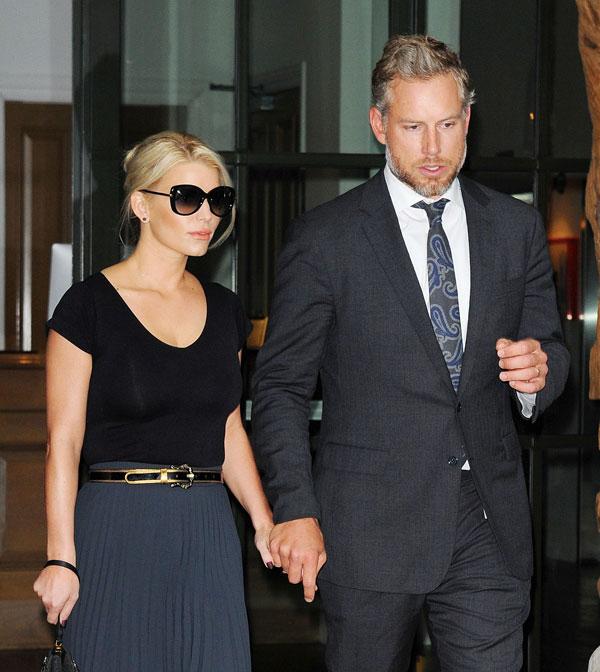 Jessica simpson featured