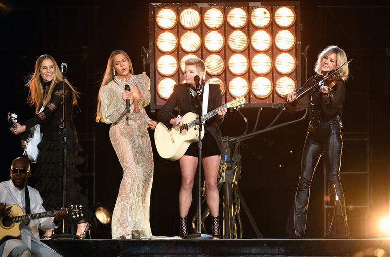 Texas Takeover! Beyoncé Slays The CMA Awards During Debut Performance
