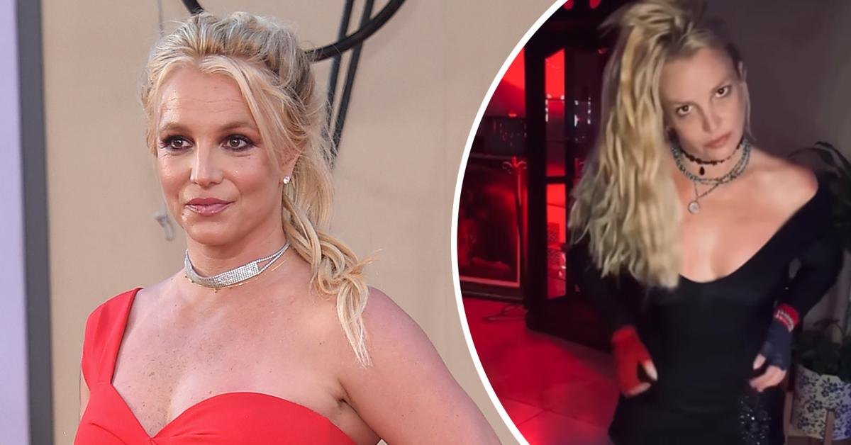 Britney Spears Flashes Her Butt While Dancing in Short Black…